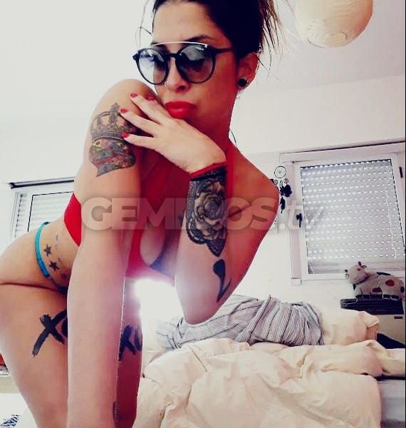 Soy una chica de mente super abierta. Dispuesta a cumplir tus fantasías y hacerte pasar un hermoso rato de placer y desconexión de tu rutina... para mi lo mas importante es la burna onda y las ganas d pasar un momento super agradable. Soy muy putita y complaciente. Mi especialidad son los orales y besos negros para ellos .
Hago atención especial a parejas dnd priorizo la conexion entre los 3 la diversion y explotacion de la fantasia en todo su expelndor. Las risas, el buen momento y el anmars