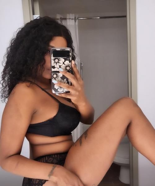 Hey guys its Kayla Im super fun with alot of experience in pleasing people. Im wear a 36c and Im slim and weigh 145. I provide most services and i also make house visits. Tell me your wildist fantasies and ill be sure to make them come true 100% satisfaction guarenteed! quickest way to get ahold of me is through whats app or the number posted on ad. My motto is "TAKE CARE OF ME AND ILL TAKE CARE OF YOU" 